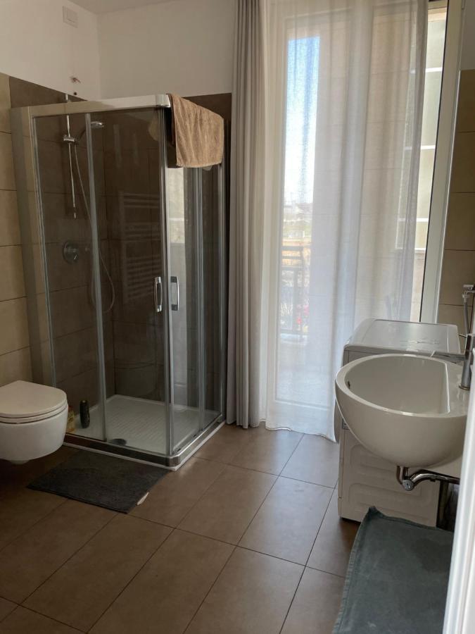Confortevole Bilocale In Largo Marinai D'Italia Milaan Buitenkant foto