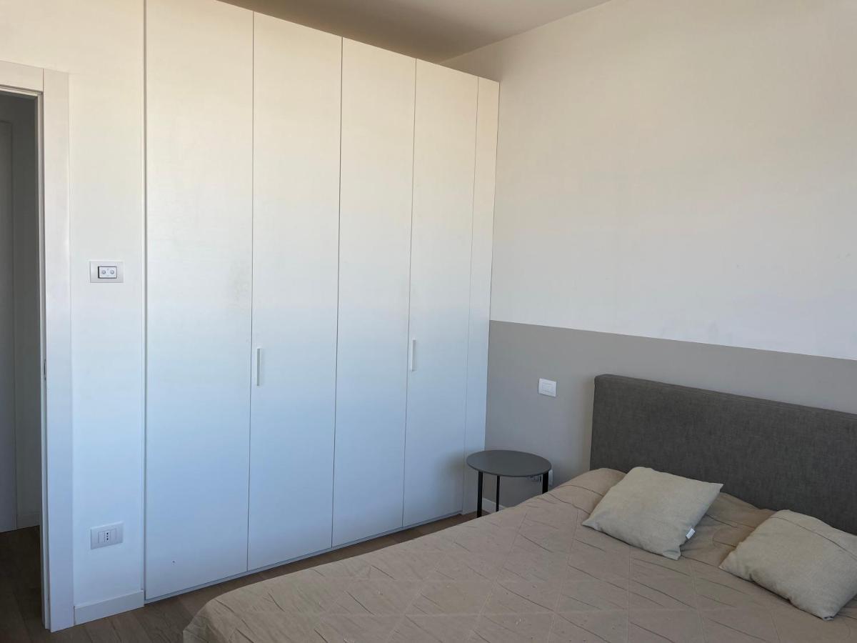 Confortevole Bilocale In Largo Marinai D'Italia Milaan Buitenkant foto